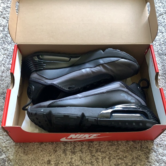 Brand New Nike Air Max 2090 - Picture 7 of 9